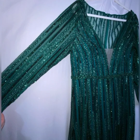 MAC DUGGAL Long Sleeve Sequin Emerald Green Gown - Picture 4 of 12